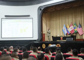 Exitosa conferencia sobre el “Proceso de Transformación Estratégica del Comando de Operaciones Terrestres del Ejército del Perú”