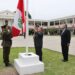 Ceremonia de izamiento por el día del Ejército del Perú y reconocimiento a destacados docentes