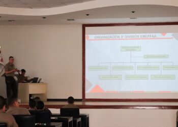 Capacitación sobre apoyo de las Fuerzas Armadas al control del orden interno a cargo del General de Brigada Jesús Amarildo Vera Ipenza