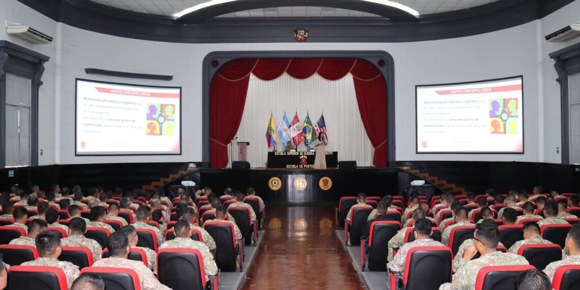 Conferencia sobre “Autoconocimiento y Pensamiento Crítico: Herramientas clave para el éxito profesional y personal”