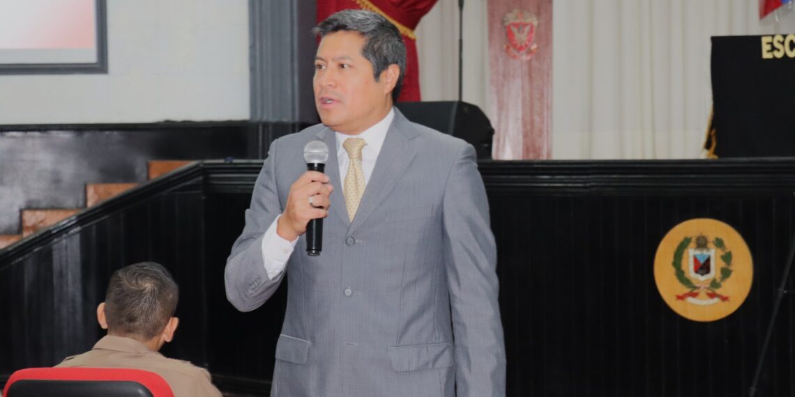 La Escuela Superior de Guerra del Ejército presenta con éxito la conferencia “Pensamiento Crítico” a cargo del Dr. Ramón Rivera Chu