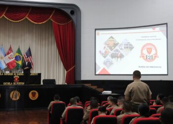 Dr. Jorge Gómez Reátegui, presidente de SEDAPAL, expone la crisis hídrica regional en conferencia sobre la escacez del agua
