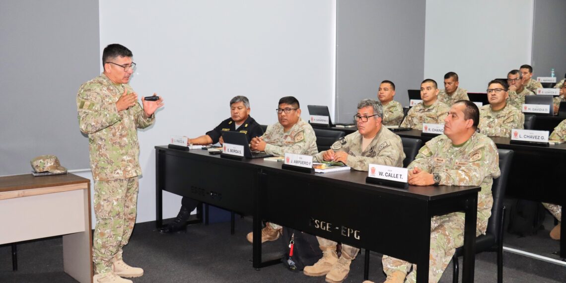 Comprometidos con la educación integral en el Programa de Alto Mando del Ejército