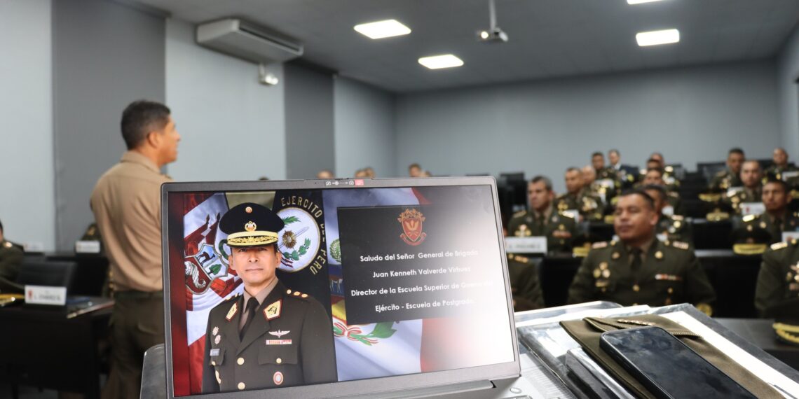 Inducción del Programa de Alto Mando del Ejército: Preparando oficiales coroneles para el liderazgo estratégico