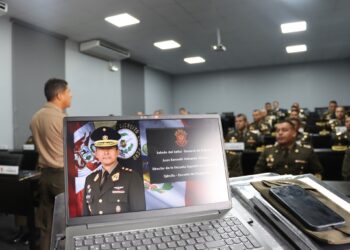 Inducción del Programa de Alto Mando del Ejército: Preparando oficiales coroneles para el liderazgo estratégico