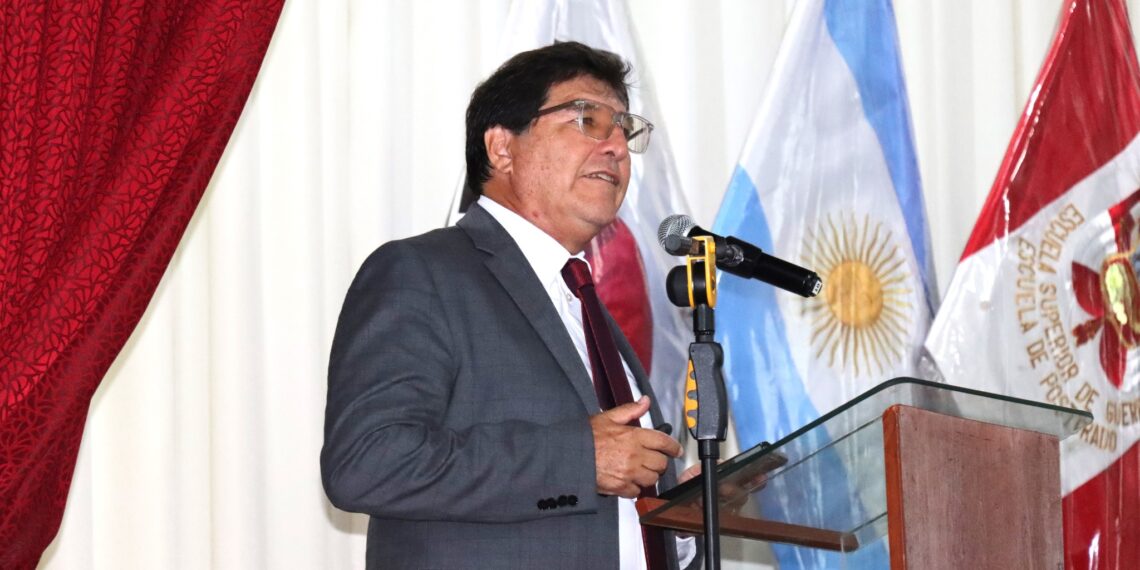 Escuela Superior de Guerra del Ejército presenta conferencia sobre adaptación al cambio a cargo del Sr. Telmo Becerra