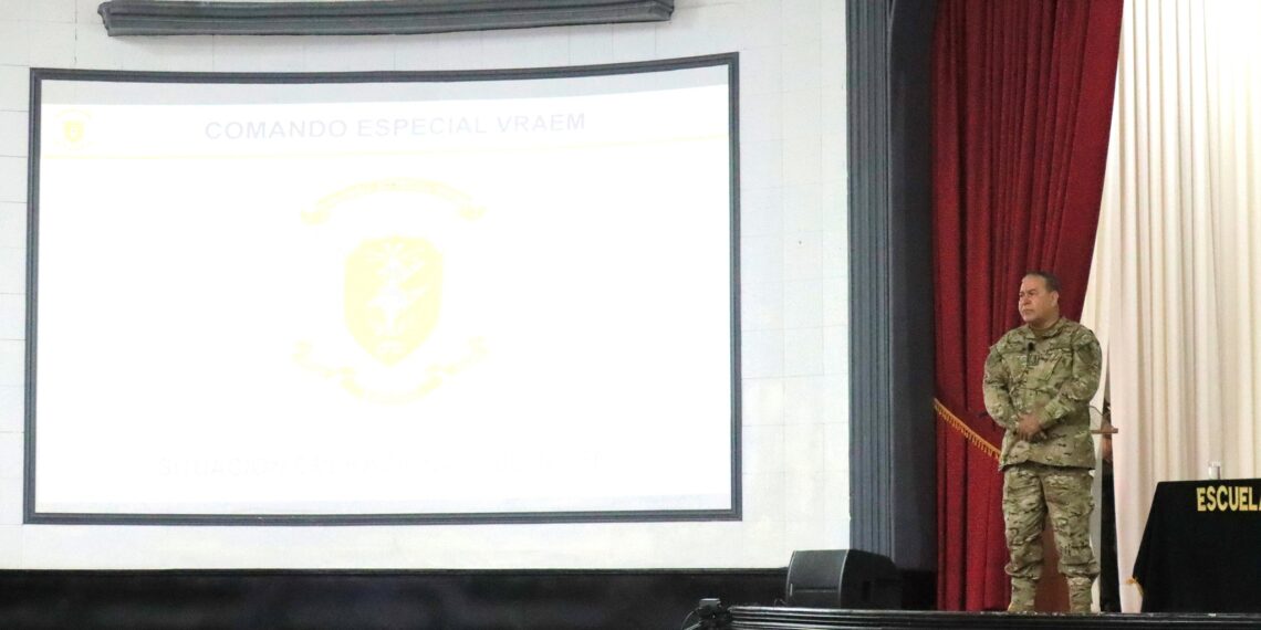 Oficiales alumnos de la ESGE-EPG participaron en conferencia “Situación General del VRAEM”