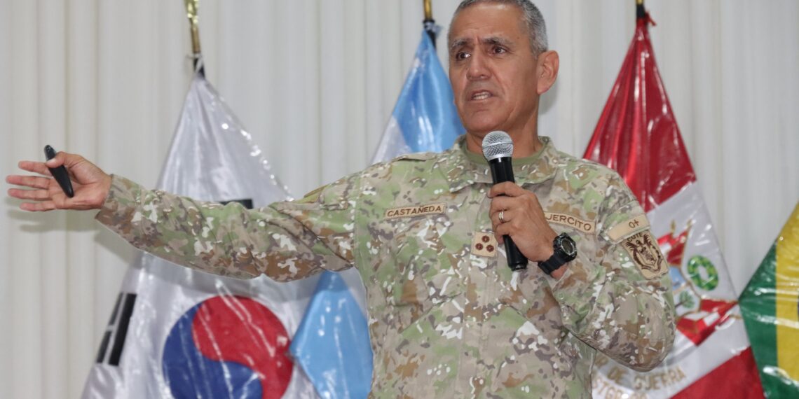 Gral Div Julio Castañeda Zegarra expone la situación actual del “Comando de Operaciones Terrestres”