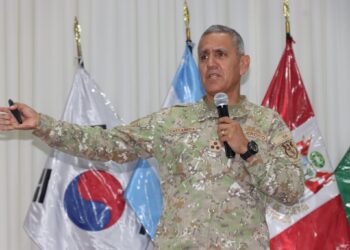 Gral Div Julio Castañeda Zegarra expone la situación actual del “Comando de Operaciones Terrestres”