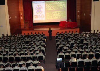 Conferencia: “Cenepa, Inteligencia y Operaciones”, dirigida a los oficiales alumnos de las EEAASS