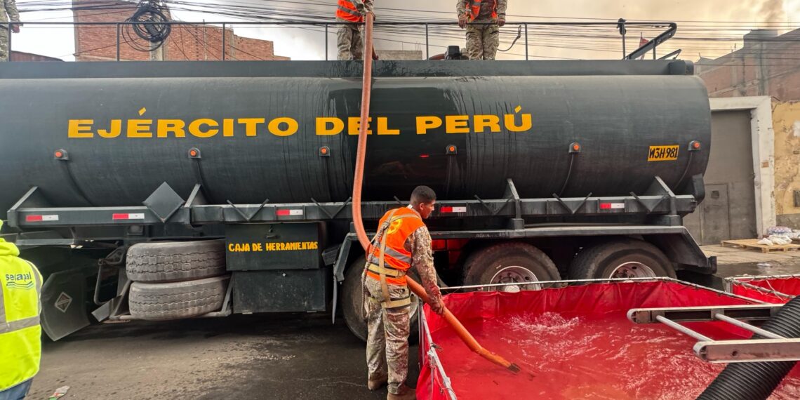 Solidaridad en acción: El Ejército del Perú refuerza la lucha contra el incendio en el centro de Lima