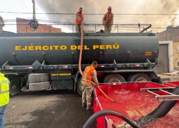 Solidaridad en acción: El Ejército del Perú refuerza la lucha contra el incendio en el centro de Lima