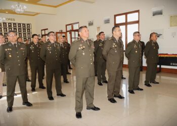 Ceremonia de imposición de la divisas y cintillos en la Escuela Superior de Guerra del Ejército – Escuela de Posgrado