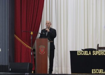 Alumnos de los programas académicos reciben charla de inglés como herramienta estratégica