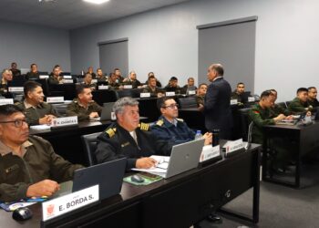 ESGE-EPG lleva a cabo conferencia titulada “Estudio de Prospección de Escenarios en el Ámbito Moderno”