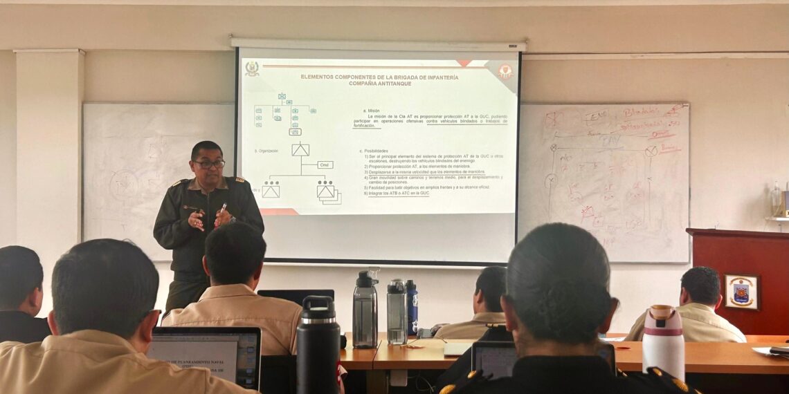 Docente de la Escuela Superior de Guerra del Ejército – Escuela de Posgrado  brinda apoyo académico a la Escuela Superior de Guerra Naval