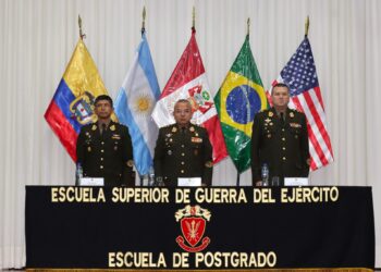 Ceremonia de clausura de los Programas Básicos de las Escuelas de Infantería, Caballería, Ingeniería, Comunicaciones e Inteligencia del COEDE