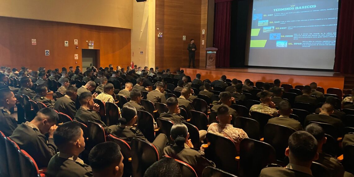 Conferencia sobre la Compañía de Sistemas Aéreos No Tripulados (UAS) o drones