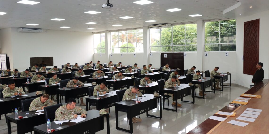 Oficiales postulantes al LXXI Programa de Comando y Estado Mayor de la ESGE-EPG rindieron examen psicotécnico