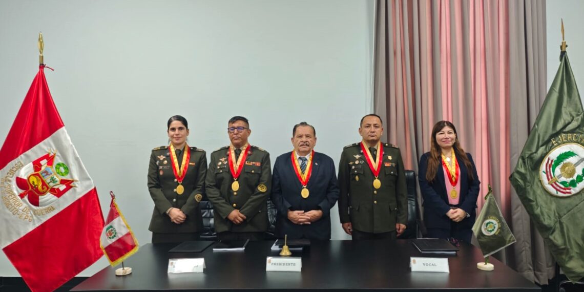 Sustentación de tesis sobre Innovación Tecnológica en el Sistema de Comunicaciones en el Ejército