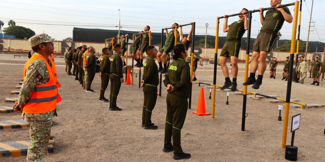Oficiales alumnos del LXX Programa de Comando y Estado Mayor (PCEM) rindieron la primera parte del test de capacidad física
