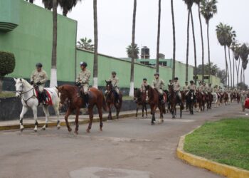 Escuela Superior de Guerra del Ejército fortalece lazos de camaradería con tradicional cabalgata de oficiales de caballería