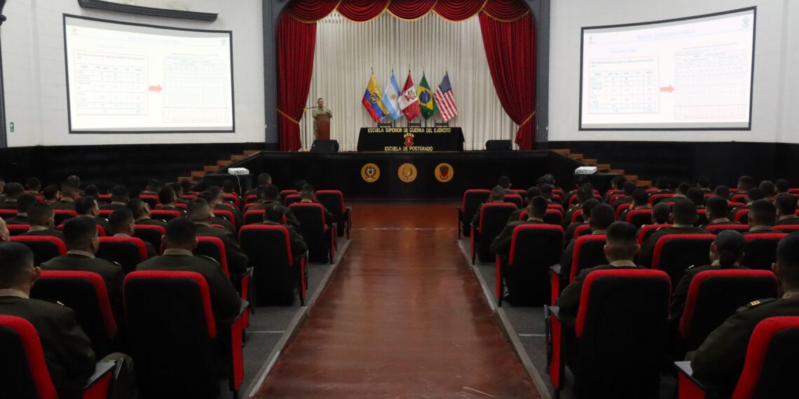 Inducción a capitanes de los Programas Tácticos de las Escuelas de Armas y Servicios del COEDE, corespondiente al segundo semestre del AF-2025