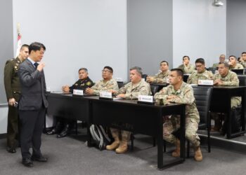 Charla “Historia de Compras Estratégicas en Corea”, dirigida a los coroneles del Programa de Alto Mando del Ejército