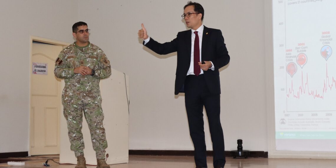 Charla “Liderazgo Adaptativo” dirigida a los señores oficiales alumnos del LXX Programa de Comando y Estado Mayor