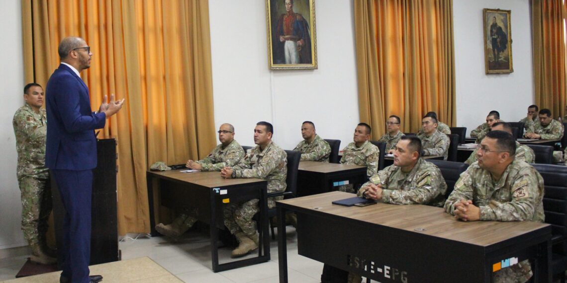 Charla titulada “Política de Centroamérica y la Posición Económica Social” dirigida a oficiales alumnos del VI DLIPE
