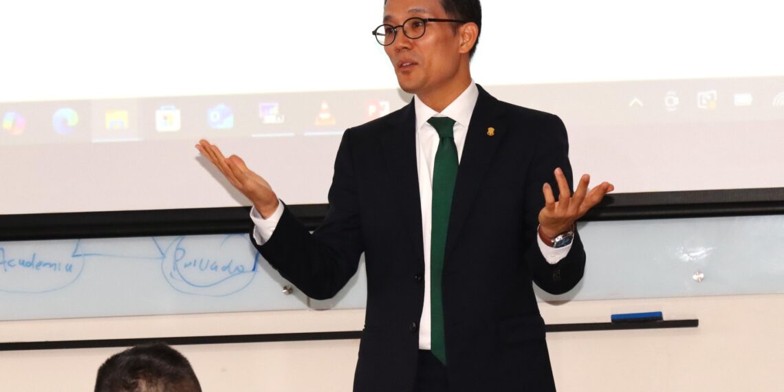 Alumnos oficiales del DLIPE participaron en conversatorio a cargo del centro para el liderazgo de Asia