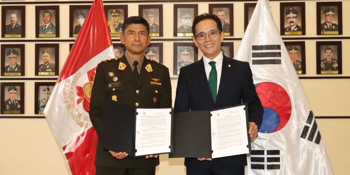 Firma de Memorándum de Entendimiento  Académico de Cooperación entre el Centro de Liderazgo en Asia y la Escuela Superior de Guerra del Ejército – Escuela de Posgrado