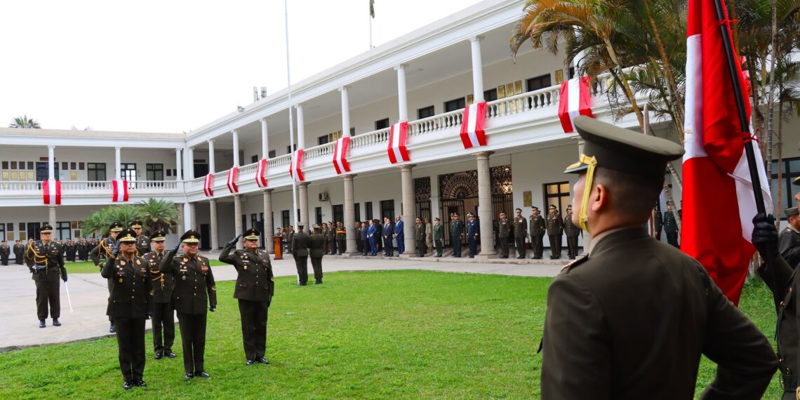 En una impecable ceremonia la ESGE-EPG llevó a cabo el izamiento del sagrado pabellón nacional, con presencia de autoridades y personalidades extranjeras
