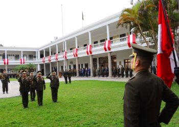 En una impecable ceremonia la ESGE-EPG llevó a cabo el izamiento del sagrado pabellón nacional, con presencia de autoridades y personalidades extranjeras