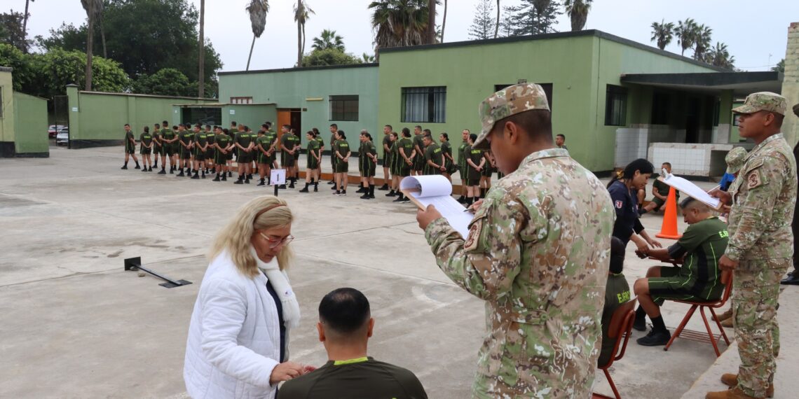Oficiales alumnos del XIV DTEMA fueron evaluados físicamente por la Escuela de Educación Física