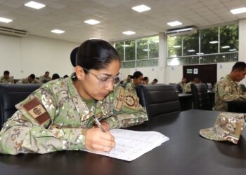 Capitanes de los Programas Tácticos del COEDE rindieron exámenes de ingles y conocimientos en las instalaciones de la ESGE-EPG