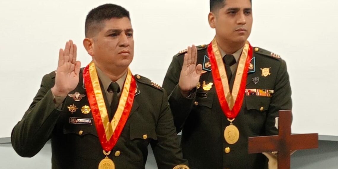 Sustentación de tesis titulada: “La guerra hibrida y su relación con el empleo de la Compañía Especial de Comandos Nº 33 en el CE-VRAEM durante el 2023”