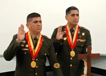 Sustentación de tesis titulada: “La guerra hibrida y su relación con el empleo de la Compañía Especial de Comandos Nº 33 en el CE-VRAEM durante el 2023”