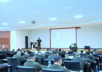 Mayores del Programa de Comando y Estado Mayor reflexionan sobre el valor de la superación