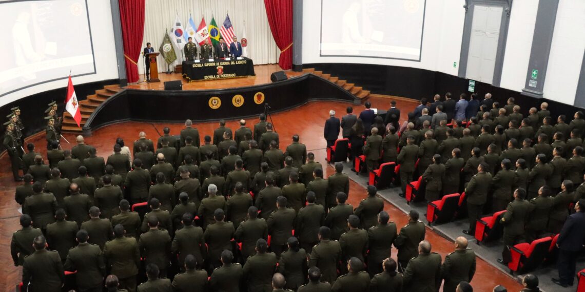 En el audirorio de la ESGE-EPG se llevó a cabo una trascedental ceremonia de incorporación de oficiales del Ejército al Colegio de Ingenieros del Perú