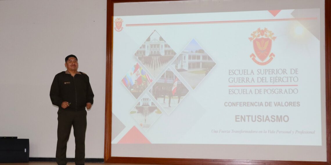 Oficiales del DTEM participaron en charla sobre el entusiasmo, como parte de su proceso educativo que abarca aspectos deontológicos