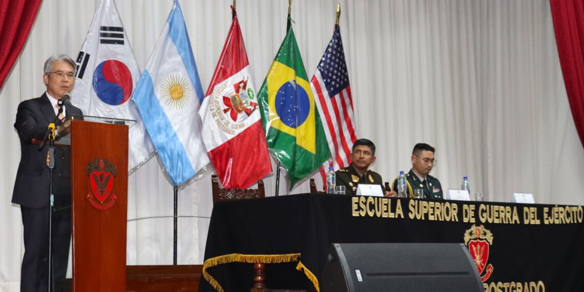 Mayor del Ejército de Corea, Taeung Lee brindó conferencia titulada “Corea en el mundo: Pasado, presente y futuro”
