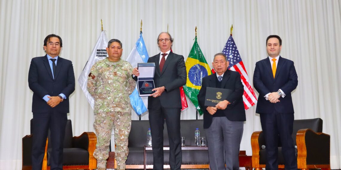 Conferencia magistral en la ESGE-EPG: Geopolítica y empresas peruanas en un mundo desafiante