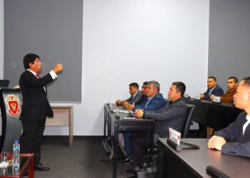 Oficiales del Programa de Alto Mando recibieron conferencia sobre “Teoría del Estado”