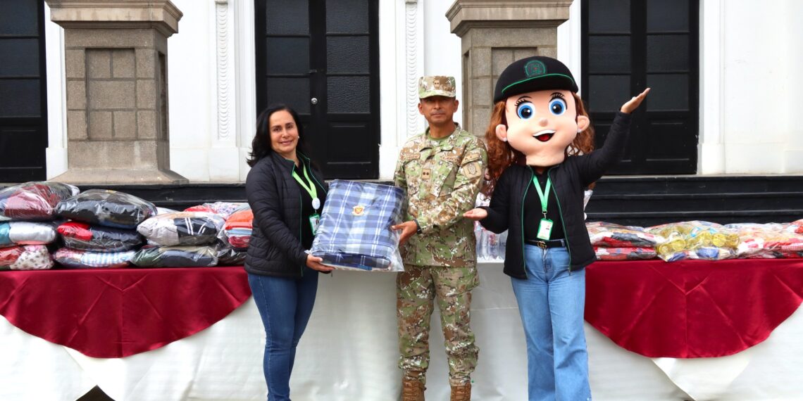Unidos por el bien común: ESGE-EPG entrega donaciones a través de la Asociación de Damas Voluntarias del Ejército