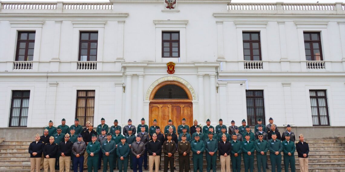 La ESGE-EPG recibe visita de los integrantes del CCEM de la Escuela Superior de Guerra de Colombia “General Rafael Reyes Prieto”