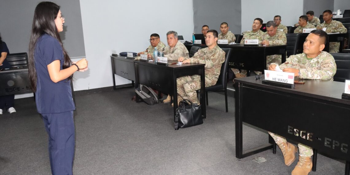 Prevención y bienestar: Charla a oficiales del Programa de Alto Mando del Ejército (PAME)