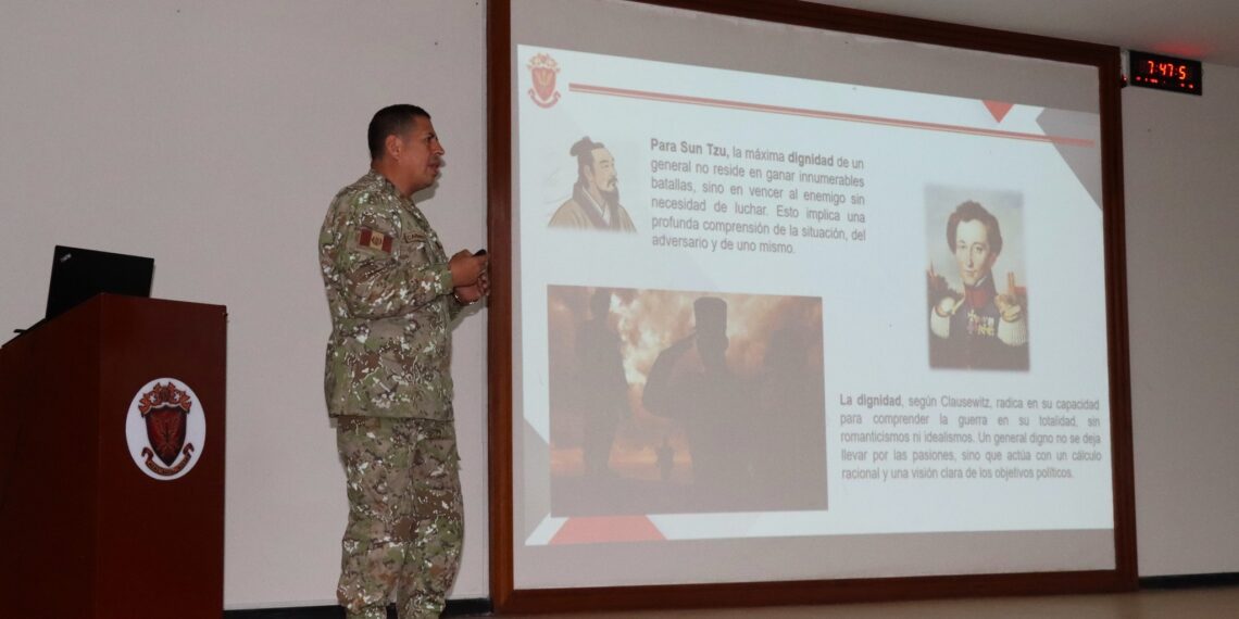 Charla sobre el valor de la dignidad al Diplomado de Técnica de Estado Mayor Administrativo