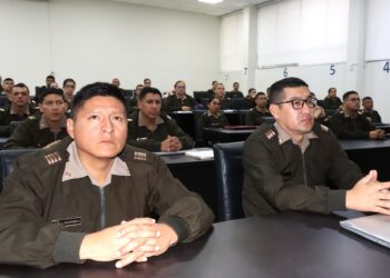 Oficiales del Diplomado de Técnica de Estado Mayor Administrativo reciben charla sobre el valor del entusiasmo