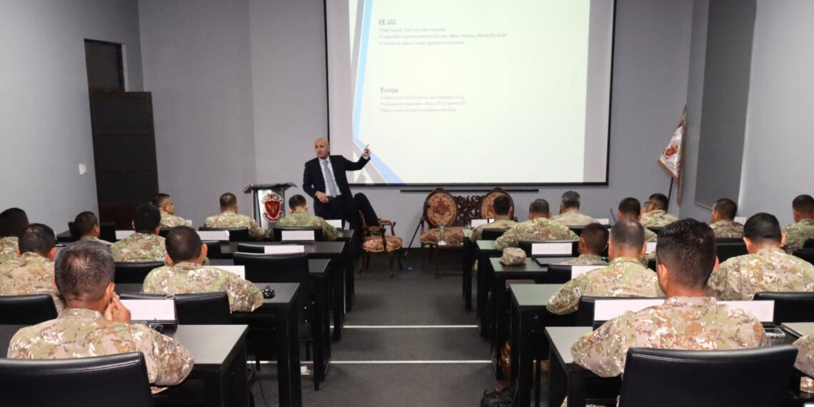 Coroneles del PAME participaron en conferencia magistral a cargo de la Sociedad Nacional de Industrias